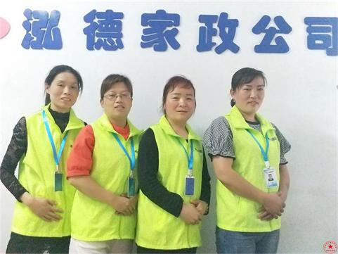 寶寶晚上打滾哭是怎么了?