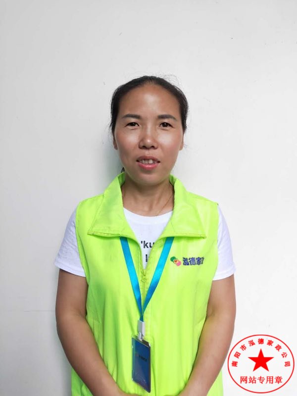 寶寶用吸管杯。新野月嫂培訓(xùn)哪家好?